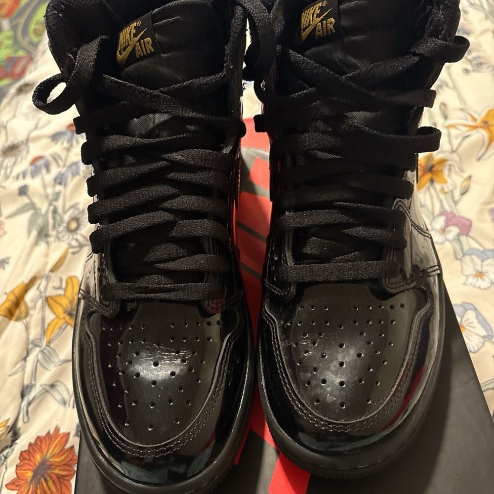 Air Jordan 1 Retro High OG “Black Metallic Gold” – Size 6.5